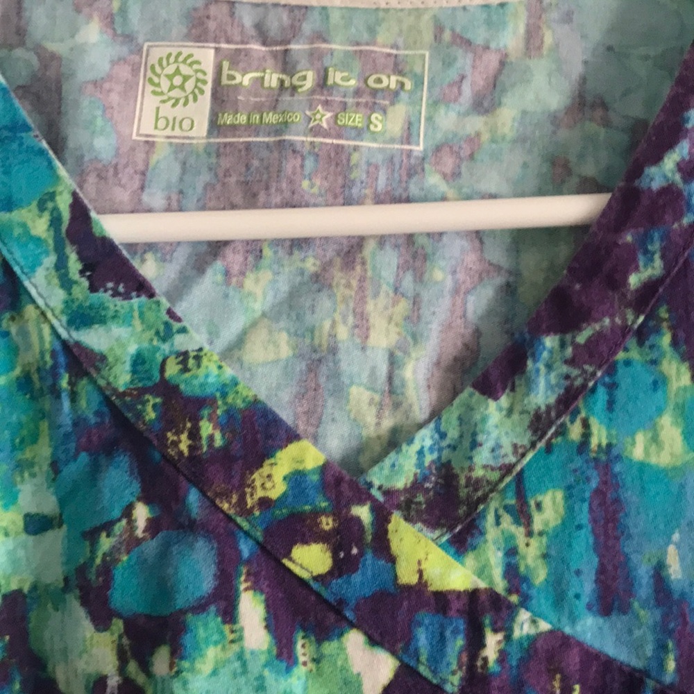 Scrub top - Picture 2 of 3